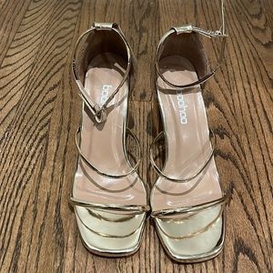 Size 37 boho metallic gold heel never worn